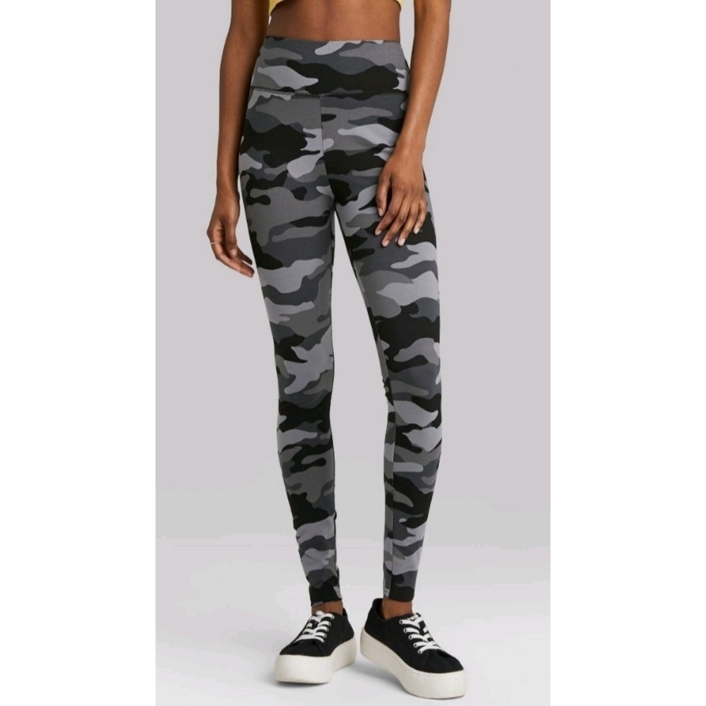 Wild Fable High Waisted Classic Leggings Gray Camo Size L